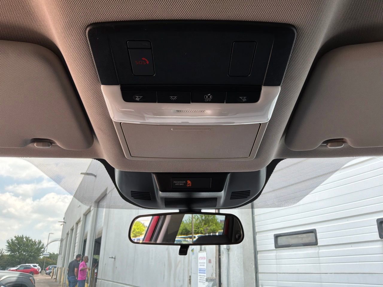 Used 2025 Nissan Rogue SV AWD/4WD image 16