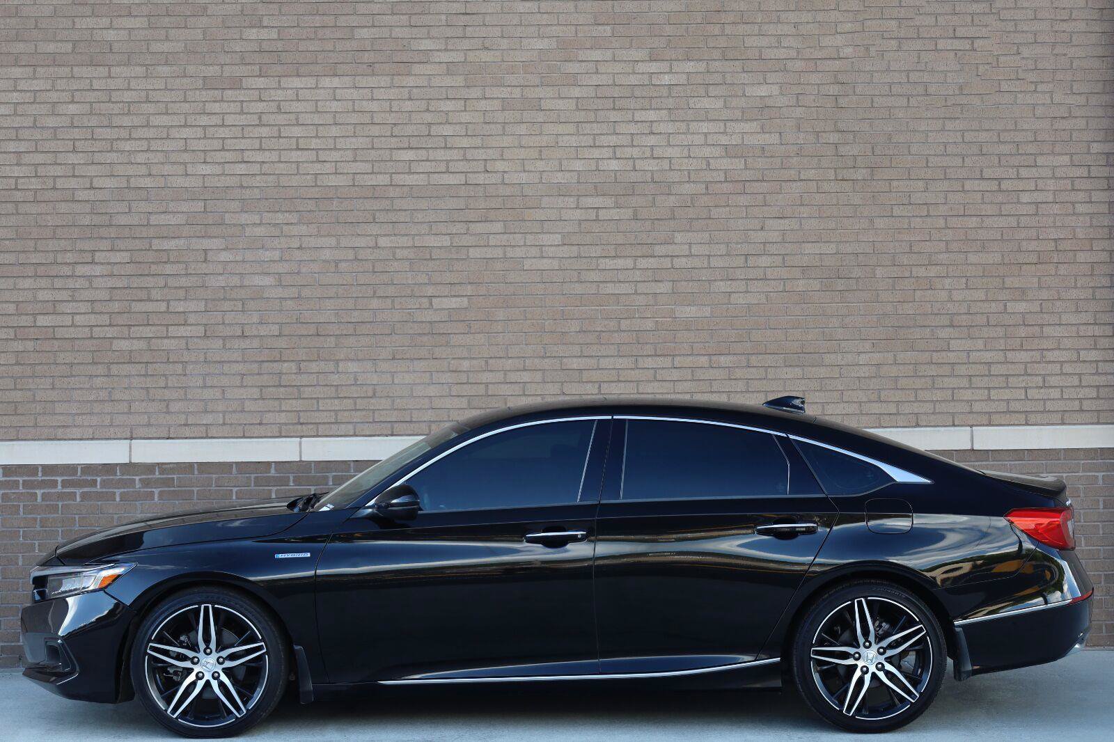 Used 2021 Honda Accord Touring image 2