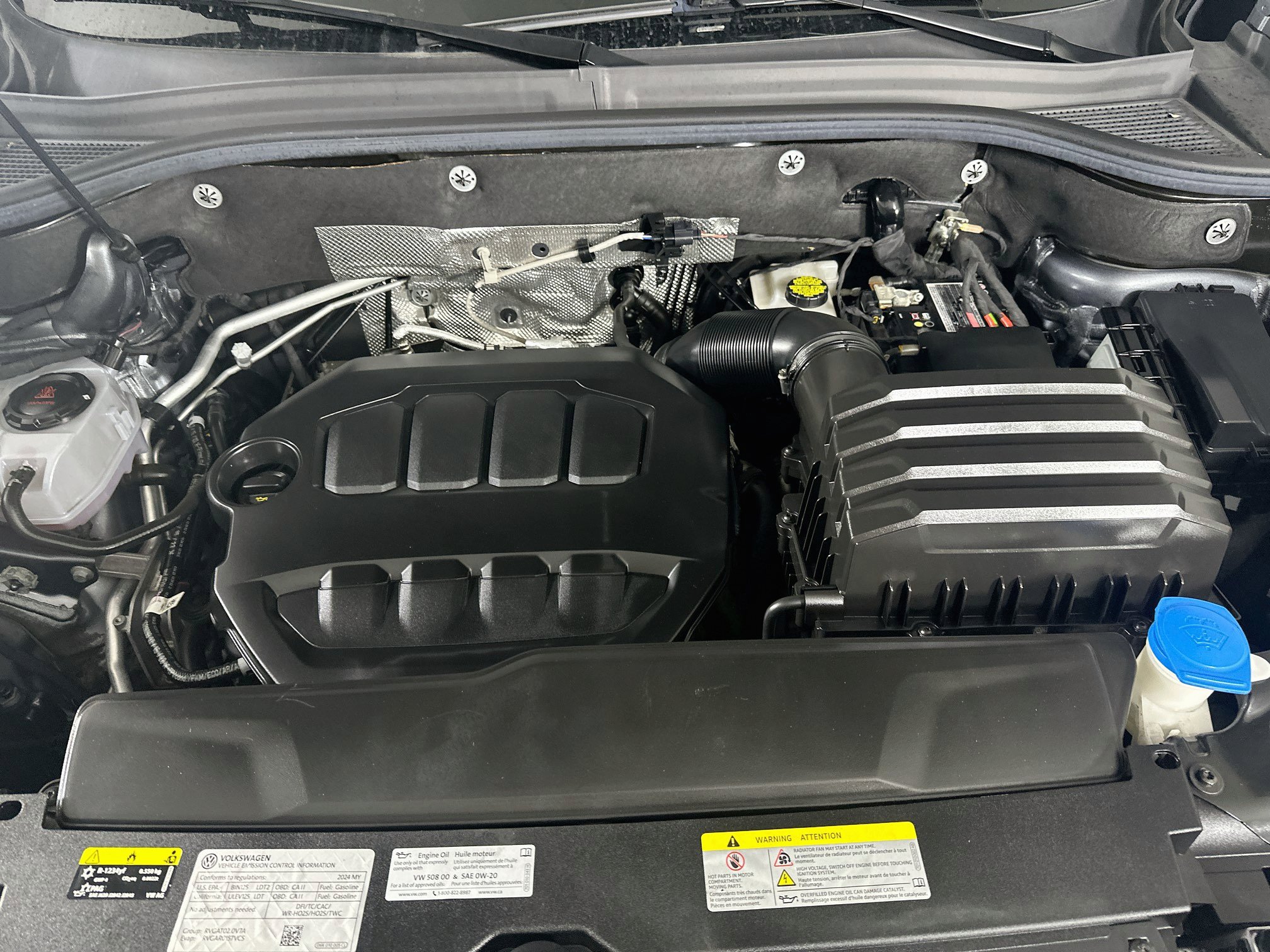 Used 2024 Volkswagen Atlas Cross Sport SE FWD image 32