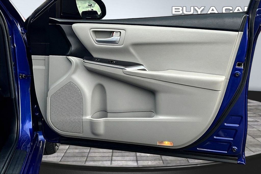 Used 2016 Toyota Camry SE FWD image 23