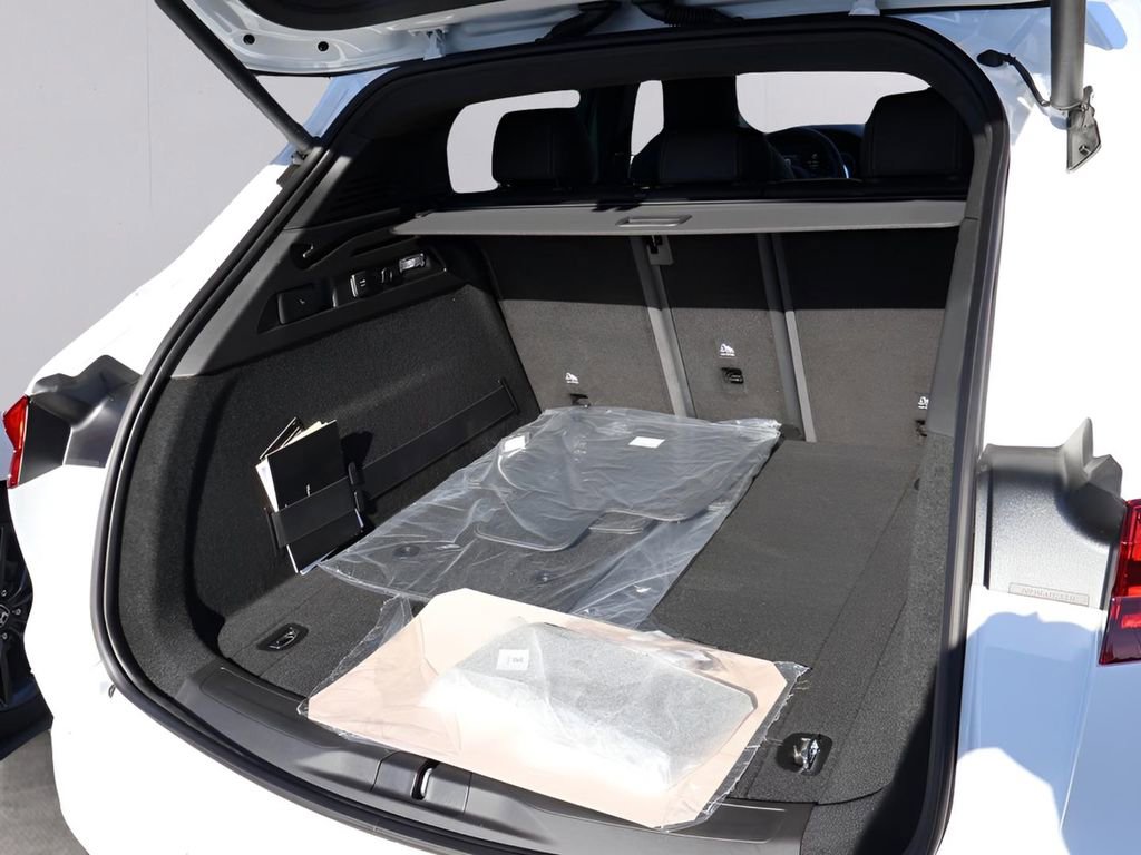 New 2025 Maserati Grecale GT image 17