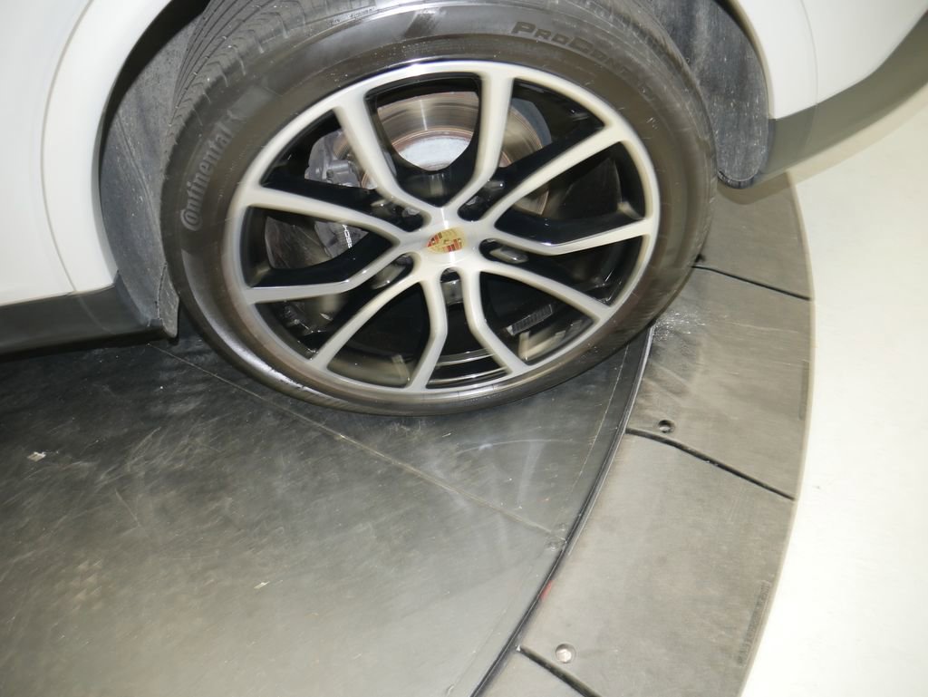 Certified 2023 Porsche Cayenne AWD/4WD image 15