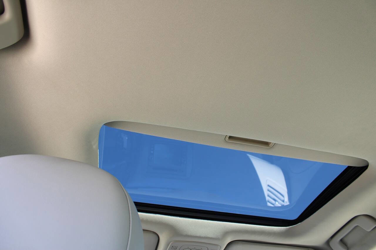 Used 2011 Buick Lucerne Super FWD image 11