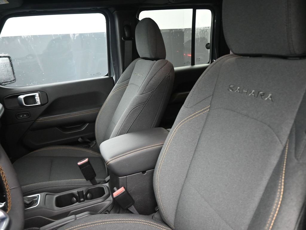 Used 2024 Jeep Wrangler Sahara w/ Technology Group image 9