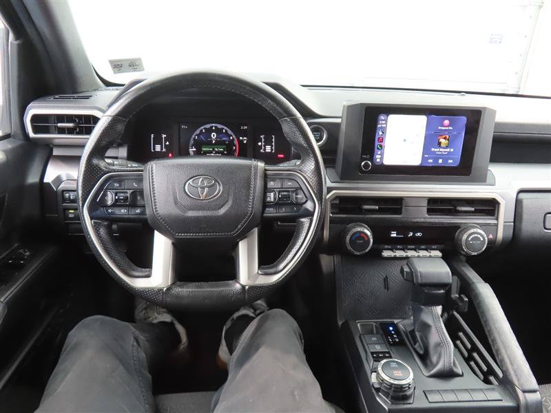 Used 2025 Toyota 4Runner SR5 AWD/4WD image 16