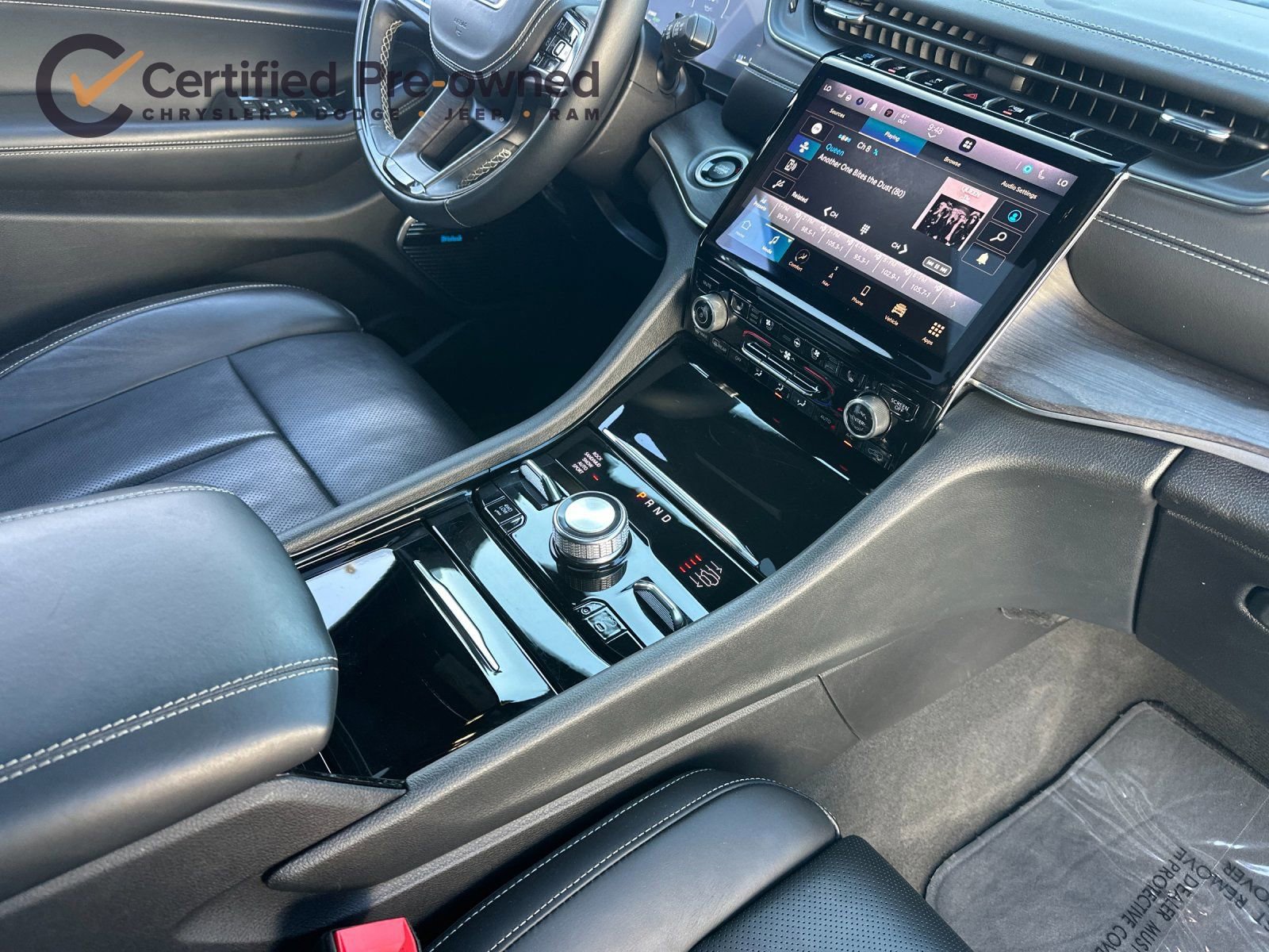 Used 2023 Jeep Grand Cherokee Overland w/ Advanced Protech Group III AWD/4WD image 17