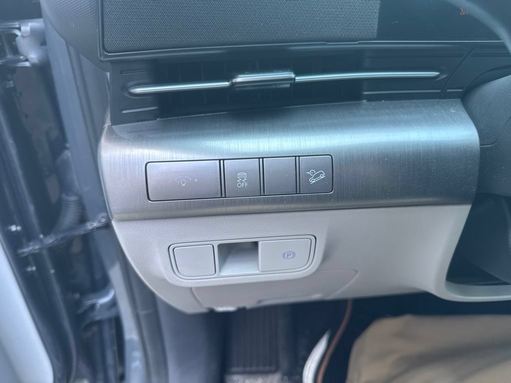 Used 2025 Hyundai Kona SEL FWD image 28
