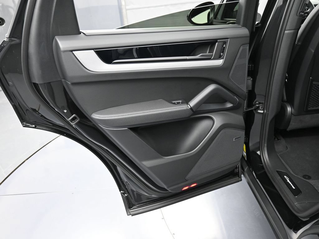 New 2026 Porsche Cayenne E-Hybrid Coupe AWD/4WD image 24