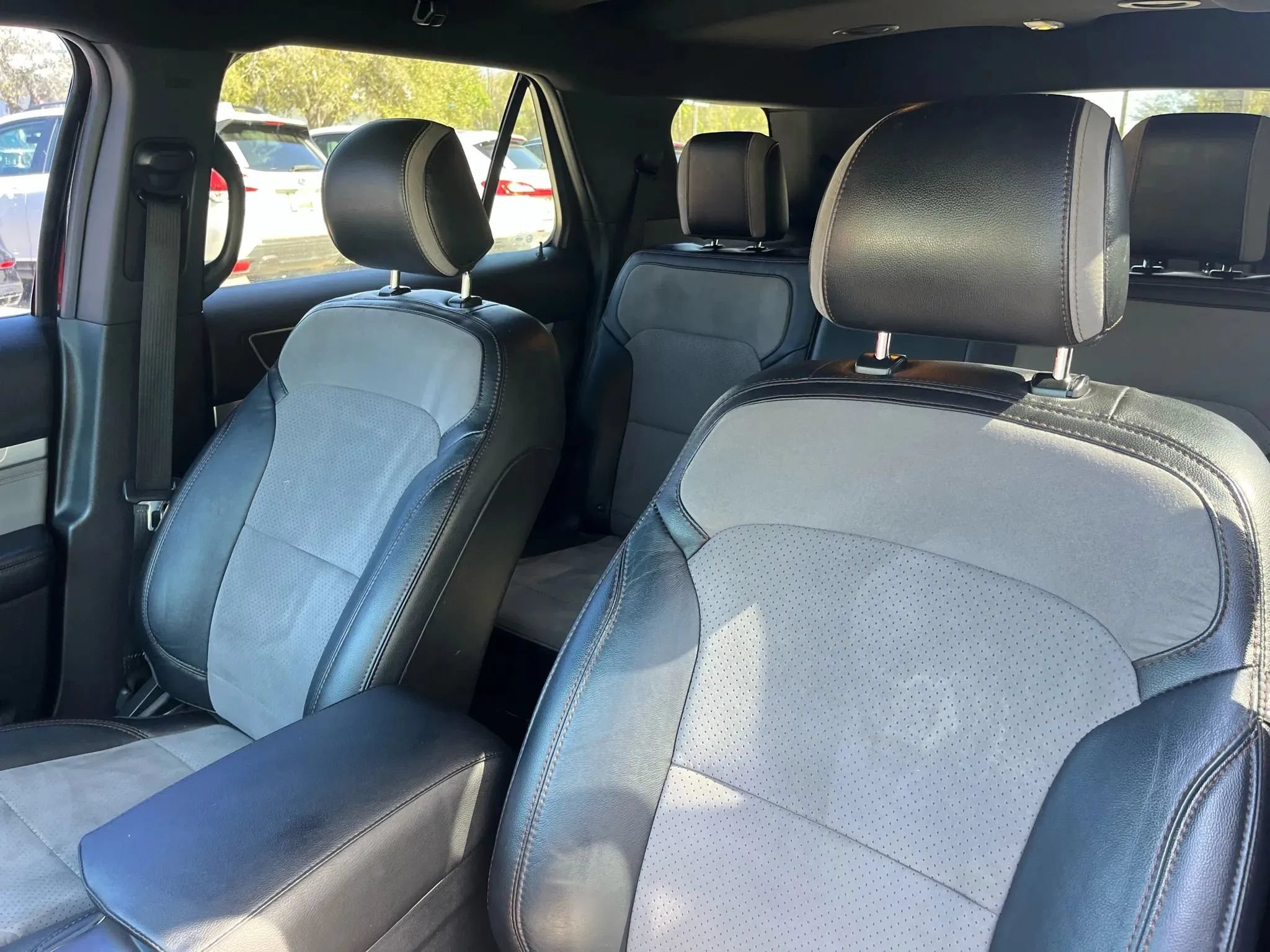 Used 2017 Ford Explorer XLT w/ Equipment Group 202A FWD image 13