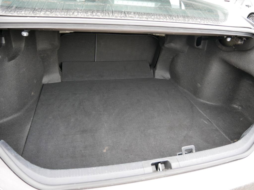 Used 2023 Toyota Camry SE image 10