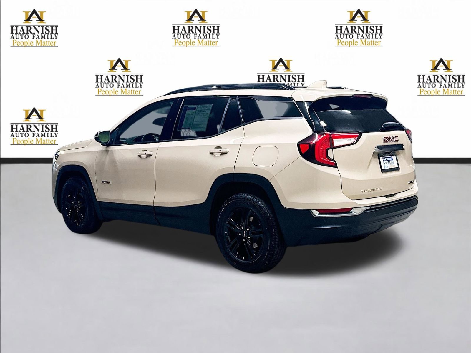 Used 2022 GMC Terrain AT4 w/ Infotainment Package II image 9