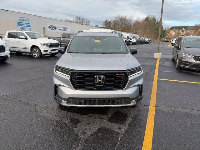 Used 2023 Honda Pilot TrailSport image 2