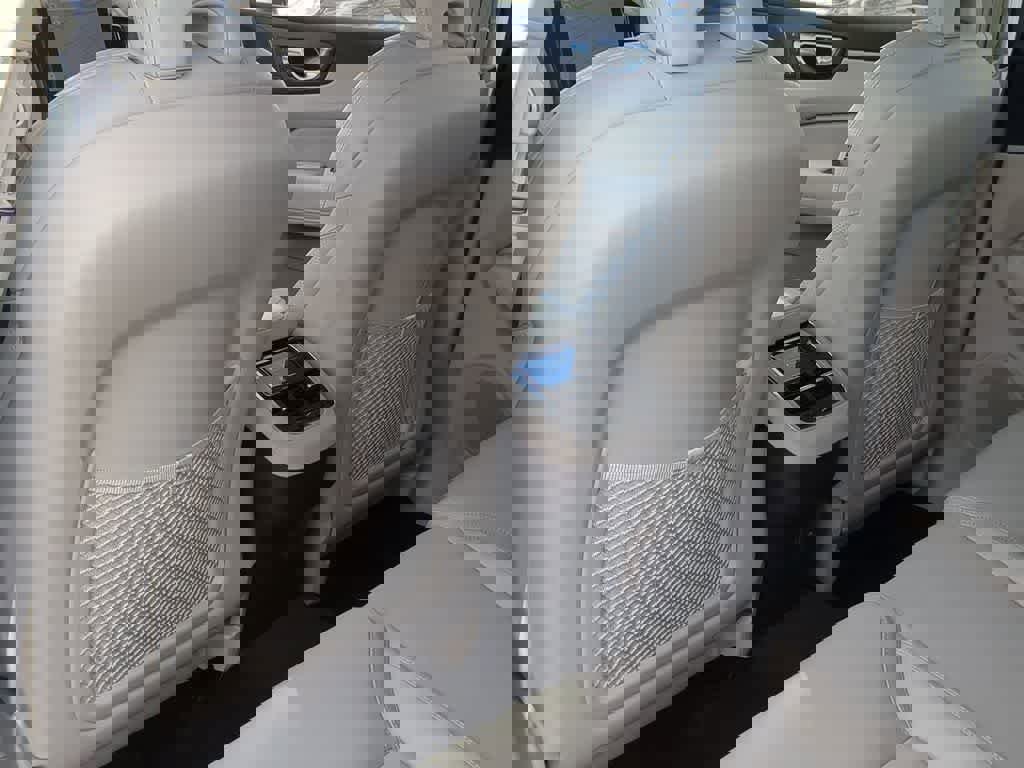 New 2026 Volvo XC60 B5 Ultra w/ Protection Package Premier image 17