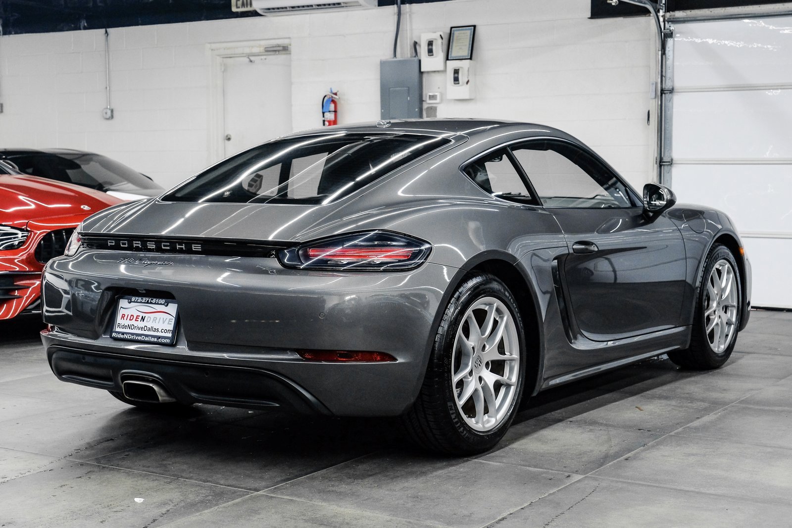 Used 2022 Porsche 718 Cayman image 12