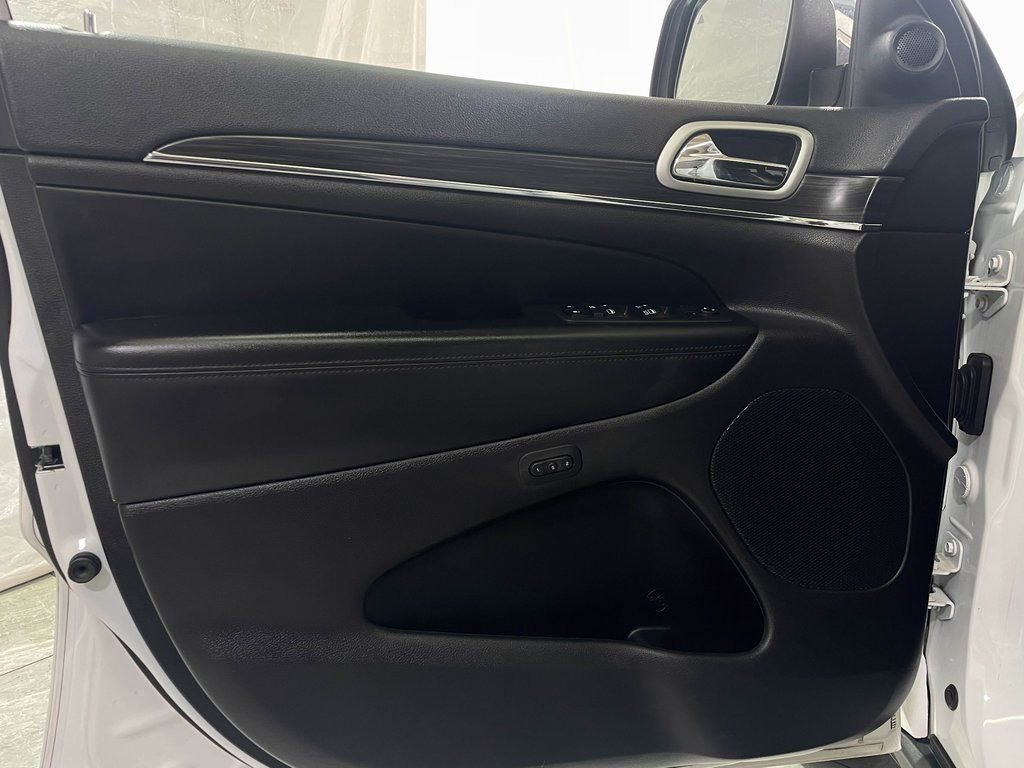 Used 2022 Jeep Grand Cherokee Limited image 15