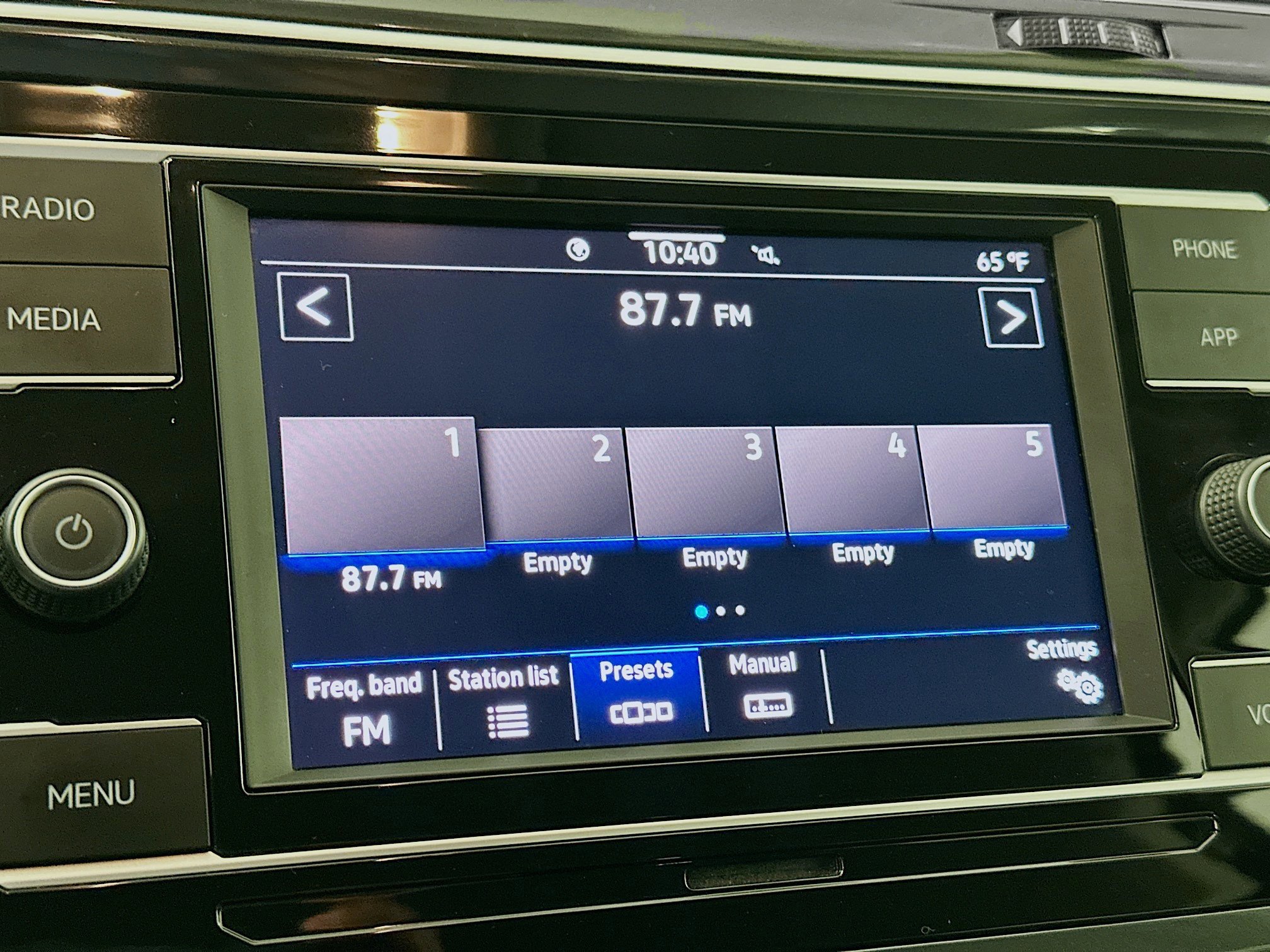 Used 2020 Volkswagen Tiguan S image 19