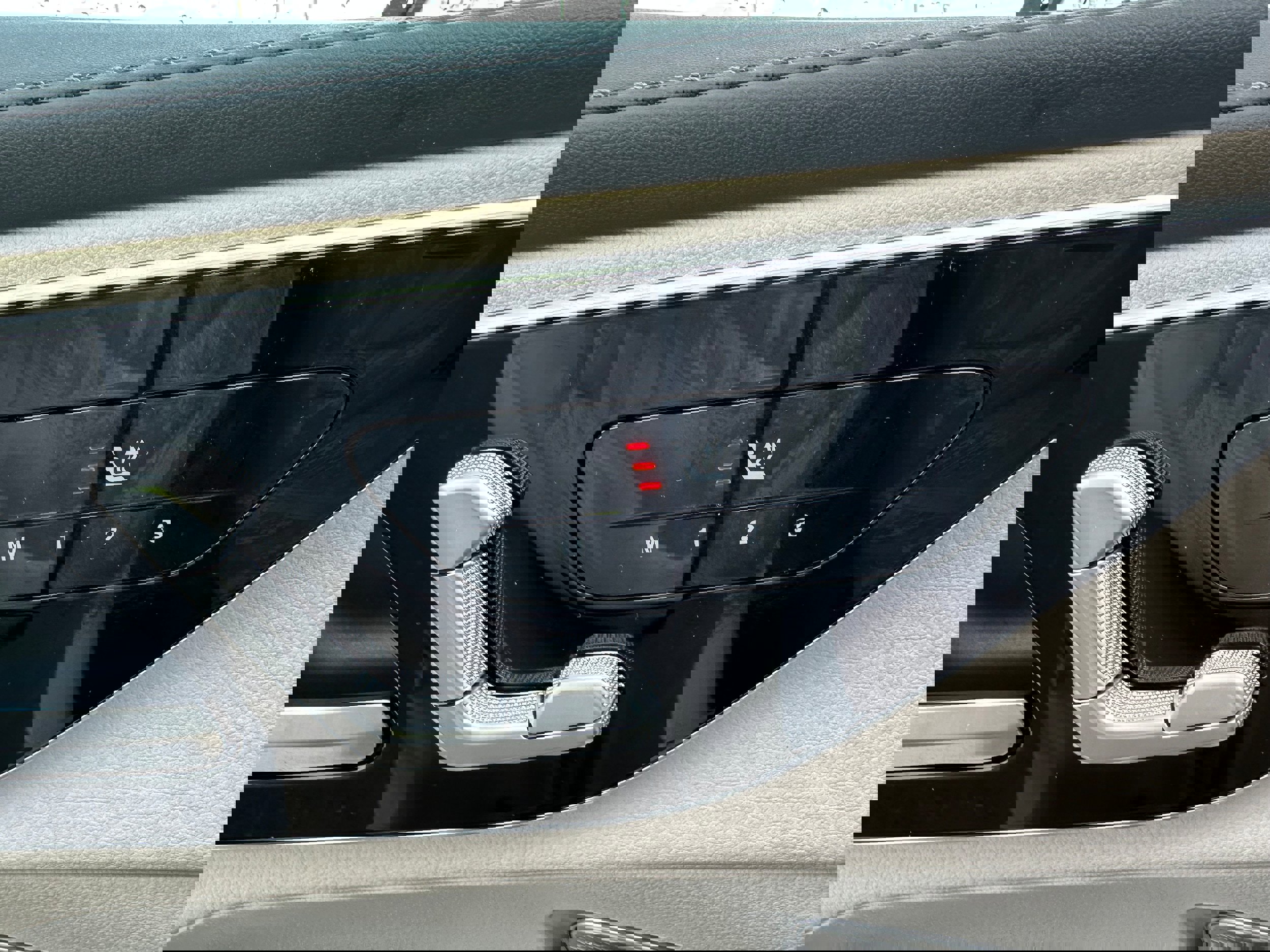 Used 2023 Mercedes-Benz GLC 300 4MATIC image 33