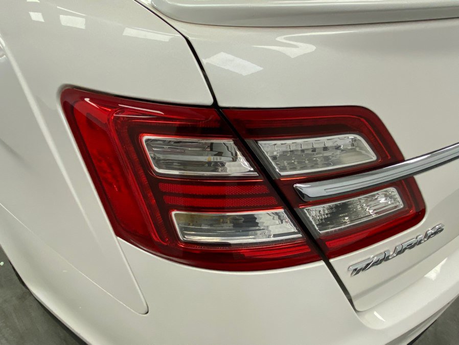 Used 2015 Ford Taurus SEL w/ Equipment Group 201A FWD image 13