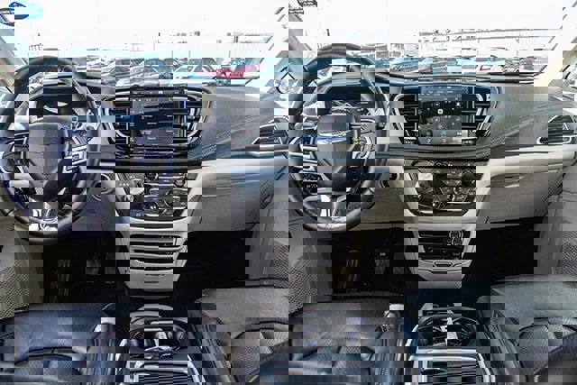 Used 2021 Chrysler Pacifica Touring-L w/ Uconnect Theater Family Group image 5