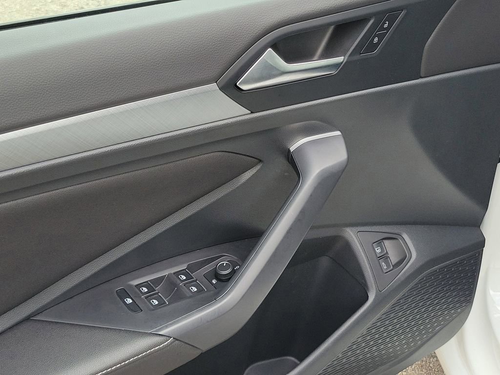 Certified 2023 Volkswagen Jetta SE FWD image 16