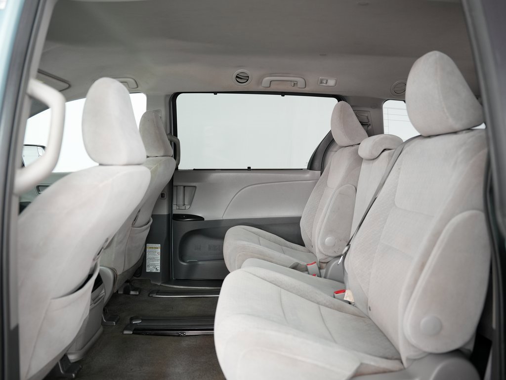 Used 2015 Toyota Sienna LE image 34