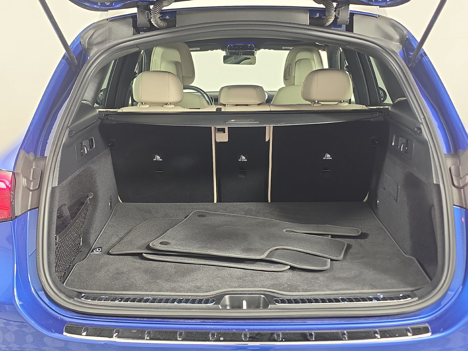 Used 2025 Mercedes-Benz GLC 300 image 12