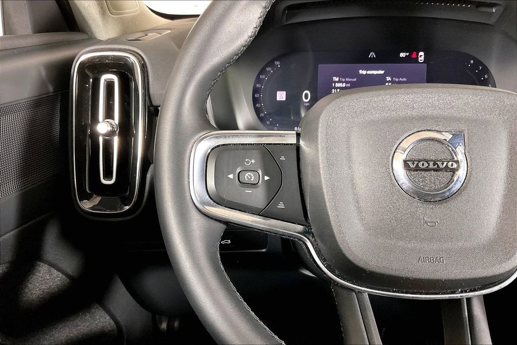 Used 2023 Volvo XC40 B5 Plus AWD/4WD image 18
