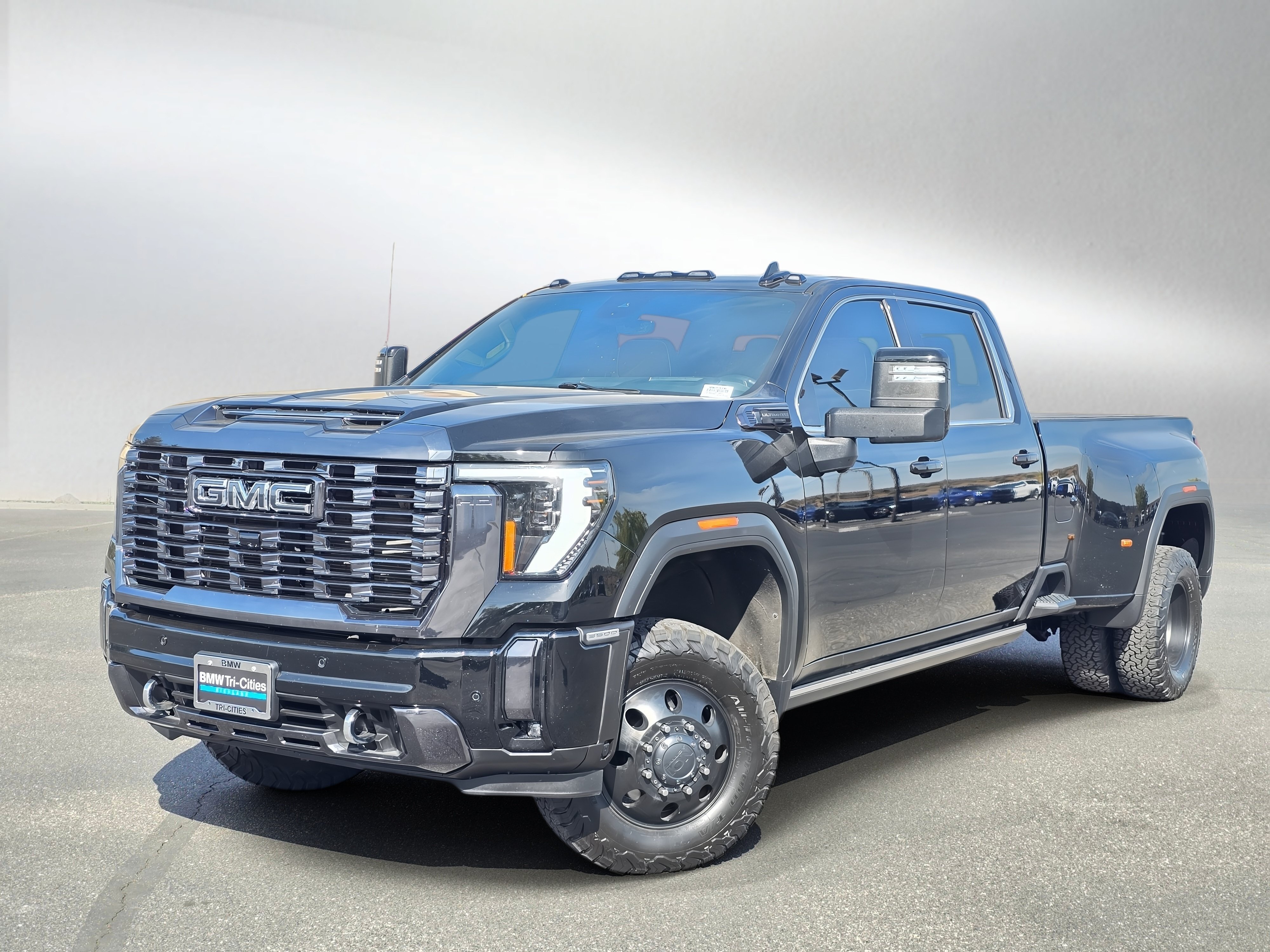 Used 2024 GMC Sierra 3500 Denali Ultimate AWD/4WD image 1