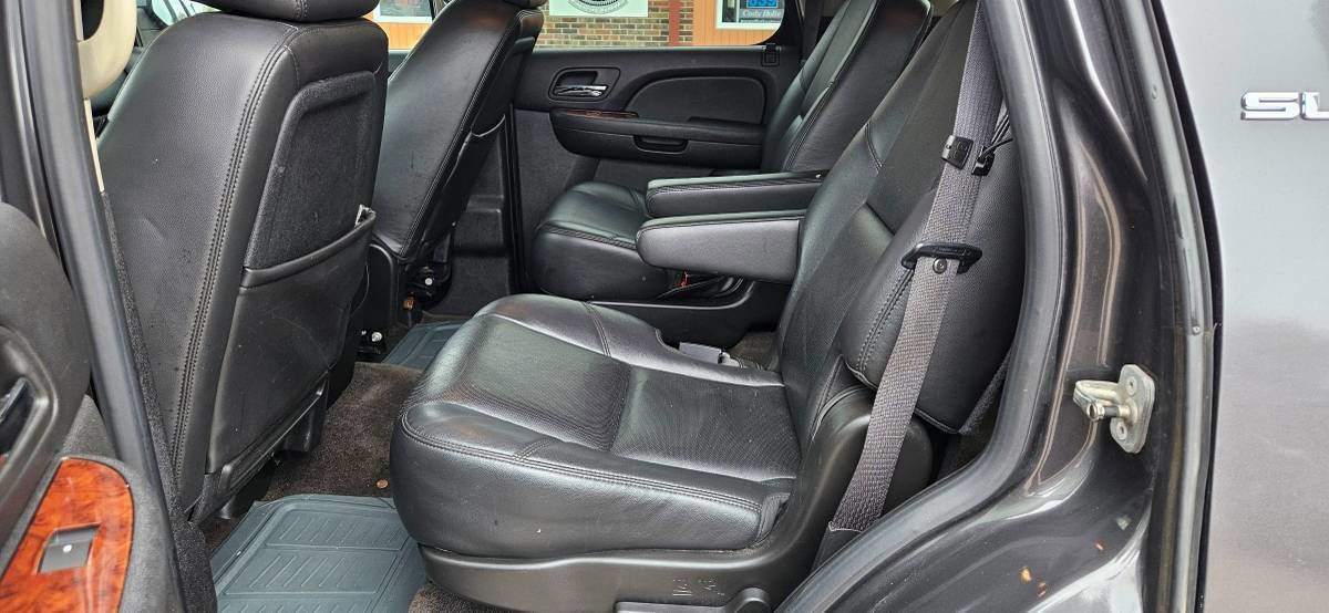 Used 2010 GMC Yukon SLT w/ SLT Chrome Package AWD/4WD image 8