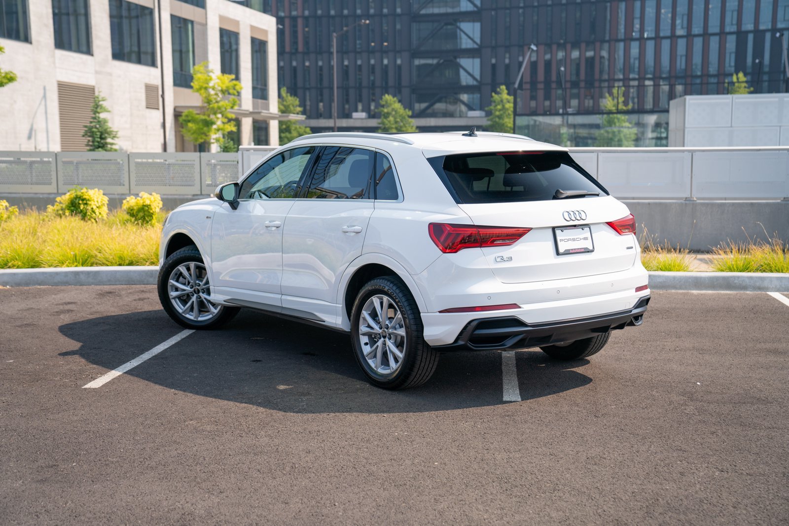 Used 2021 Audi Q3 2.0T Premium w/ Convenience Package AWD/4WD image 3