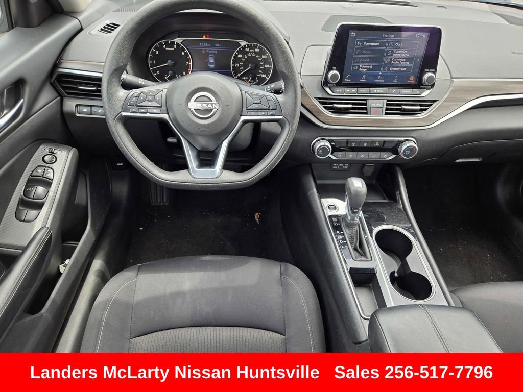 Used 2024 Nissan Altima 2.5 SV FWD image 14
