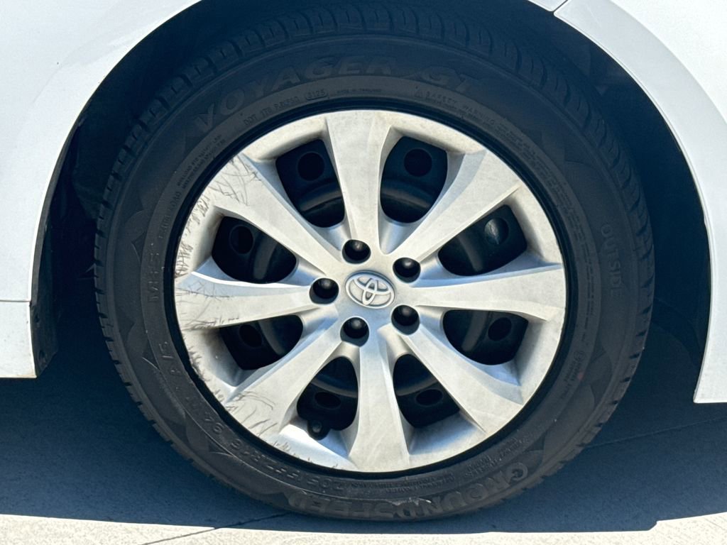 Used 2022 Toyota Corolla LE FWD image 11