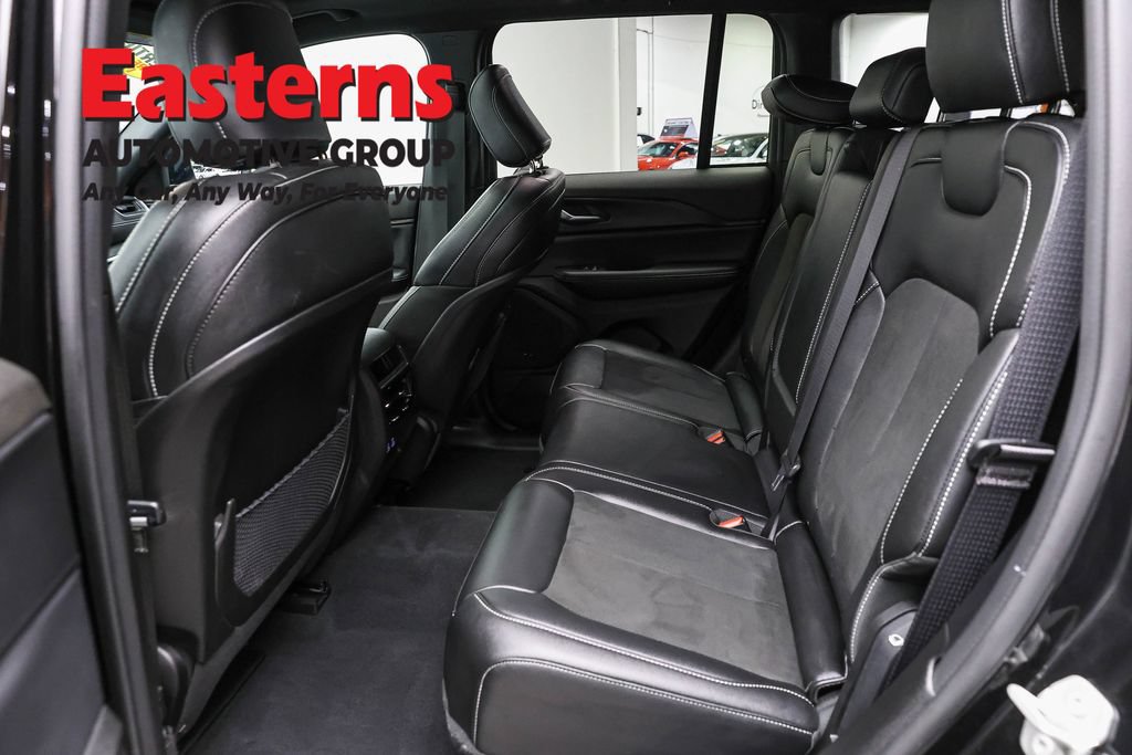 Used 2024 Jeep Grand Cherokee Altitude AWD/4WD image 22
