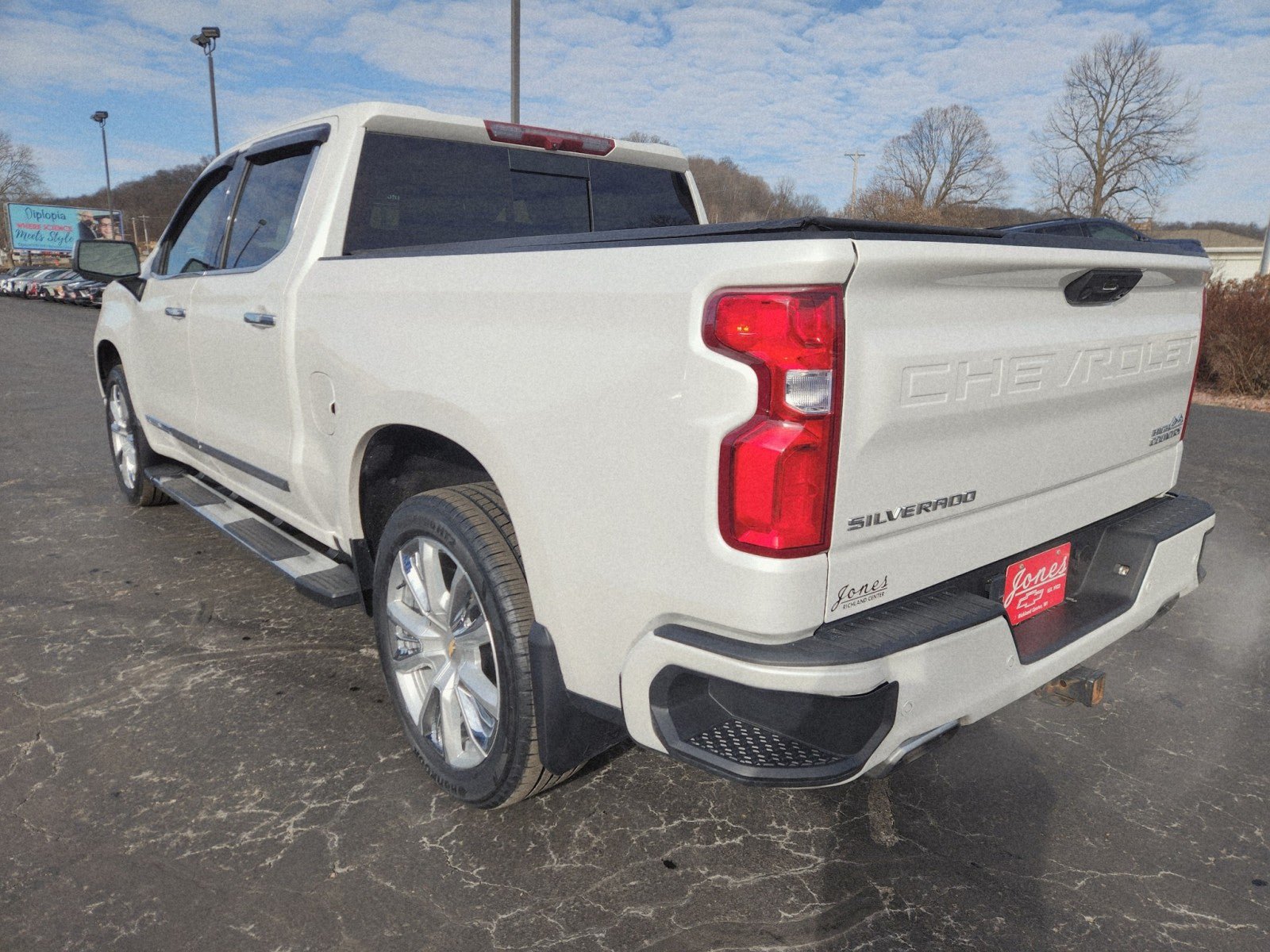 Used 2023 Chevrolet Silverado 1500 High Country w/ High Country Premium Package AWD/4WD image 3