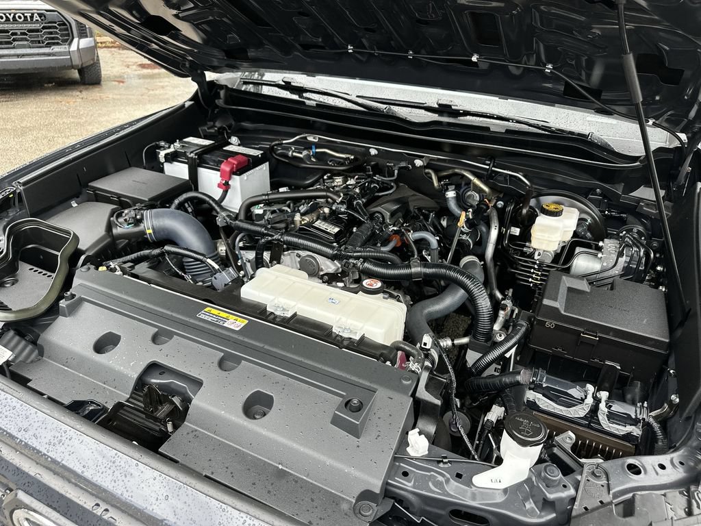 Used 2025 Toyota Tacoma SR5 RWD image 29