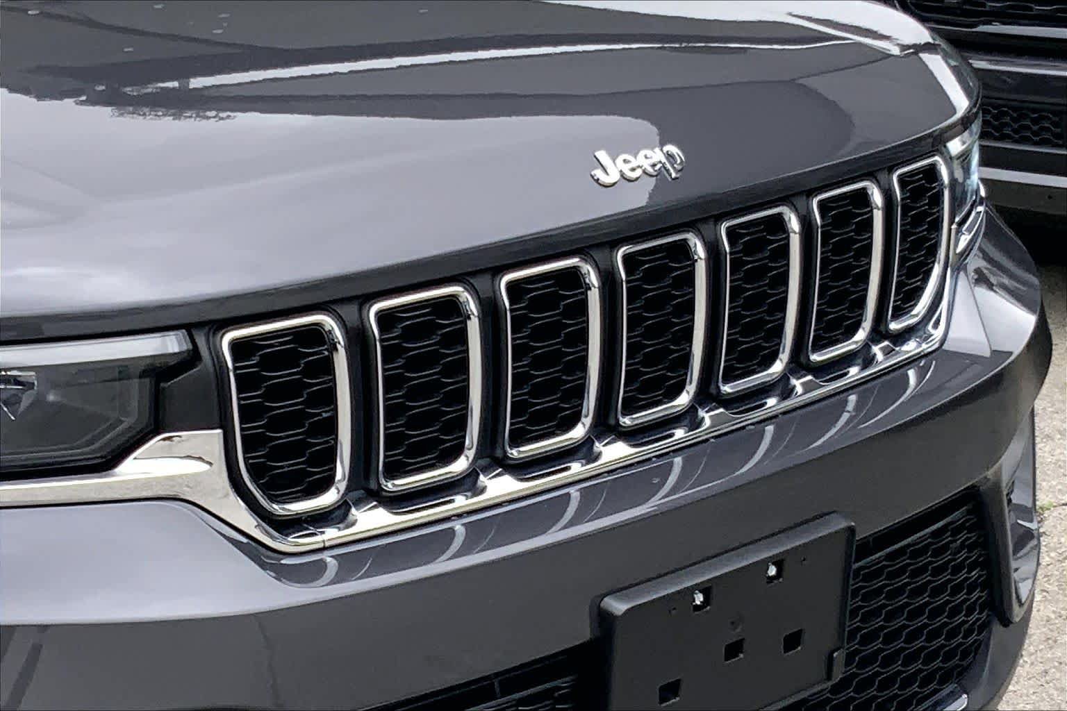 Used 2023 Jeep Grand Cherokee Laredo X RWD image 27