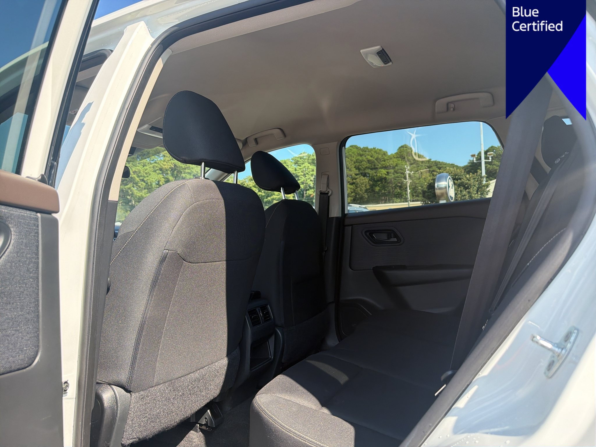 Used 2023 Nissan Rogue S FWD image 11
