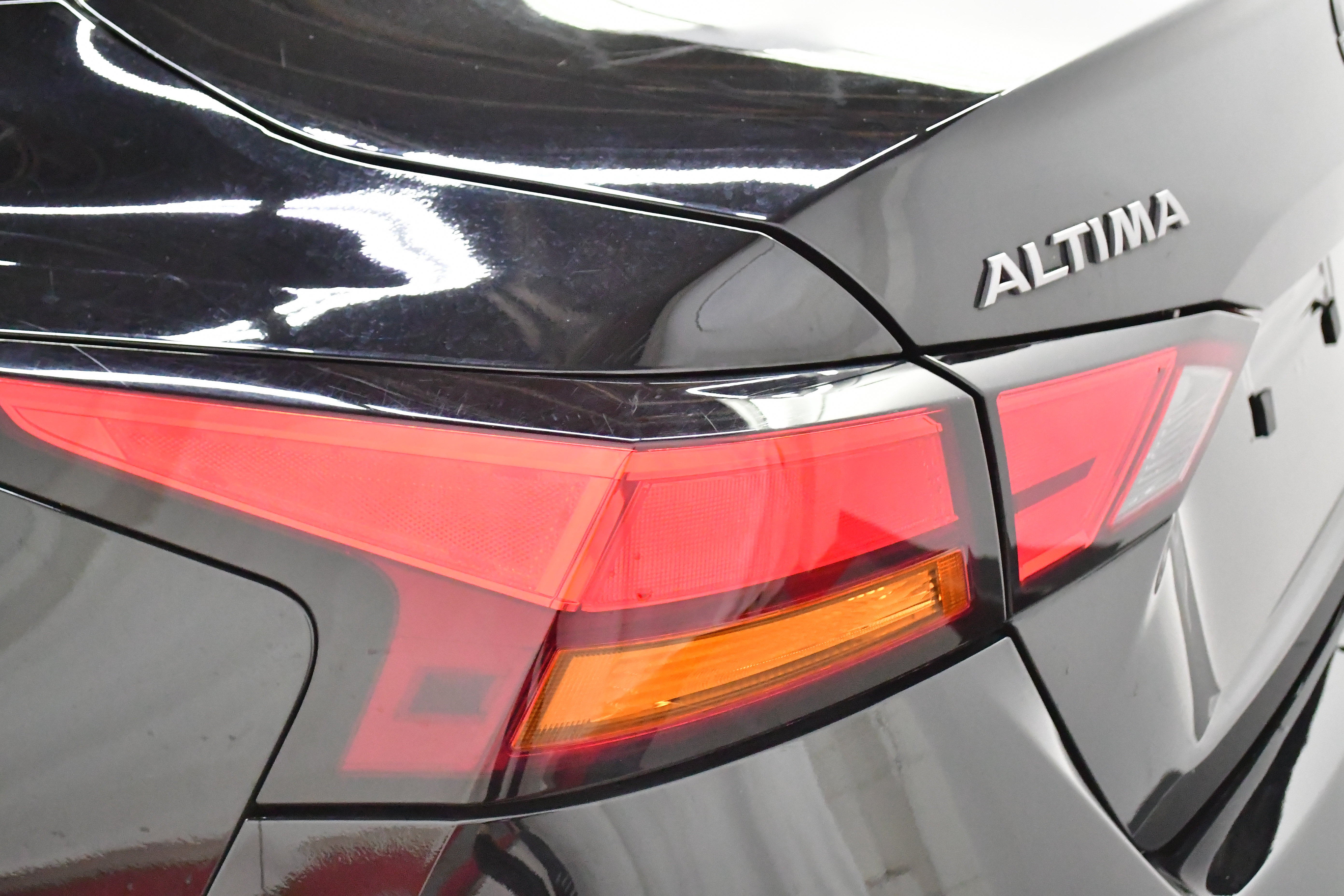 Used 2025 Nissan Altima 2.5 SV FWD image 30