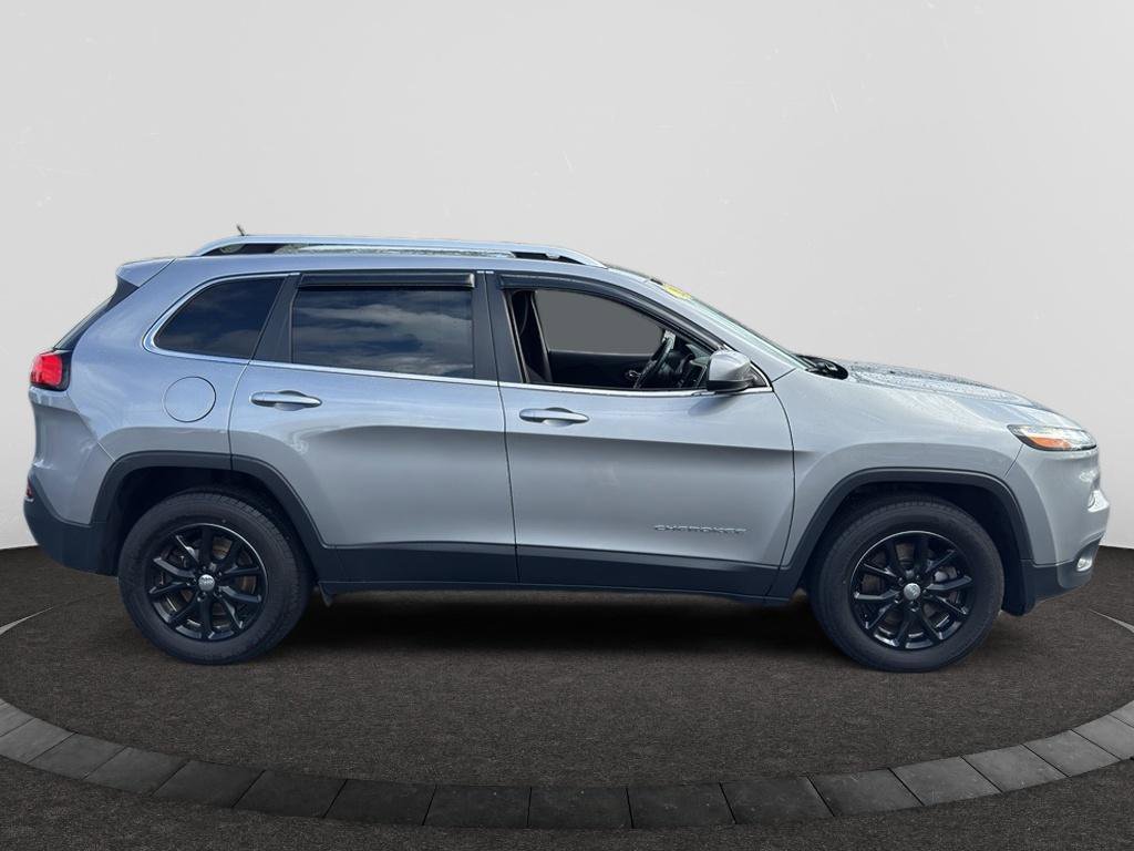 Used 2015 Jeep Cherokee Latitude AWD/4WD image 4