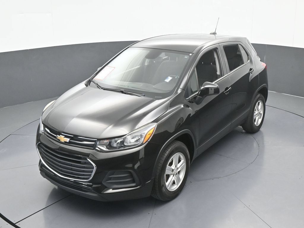 Used 2022 Chevrolet Trax LS w/ Tint and Cruise Package AWD/4WD image 39