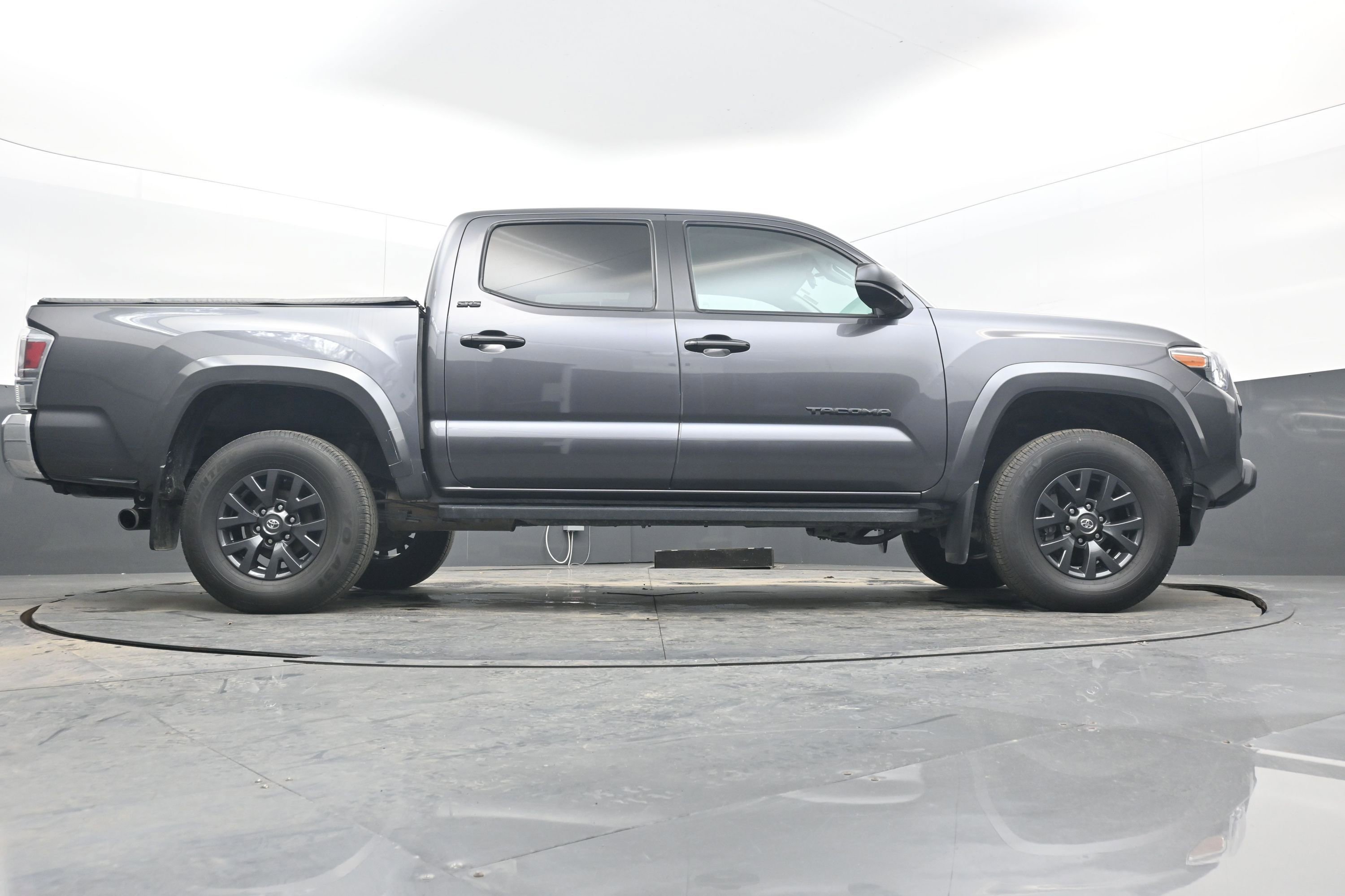 Used 2022 Toyota Tacoma SR5 w/ SR5 Appearance Package (SM) image 29