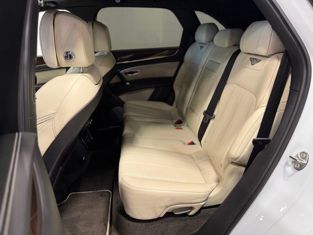 Used 2018 Bentley Bentayga Mulliner AWD/4WD image 23