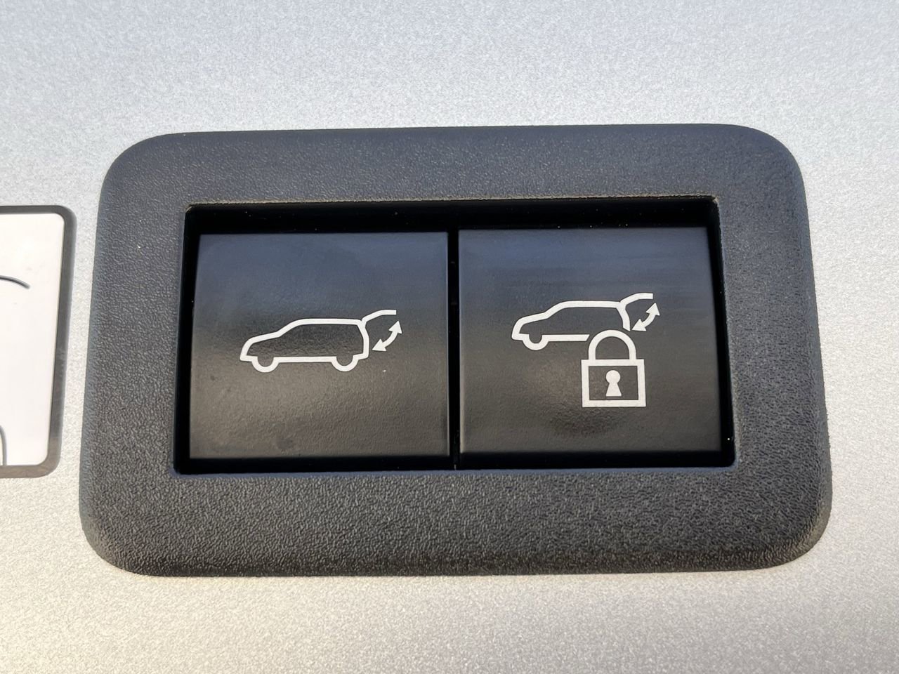 Used 2025 Toyota Corolla Cross AWD Hybrid w/ Convenience Package image 29