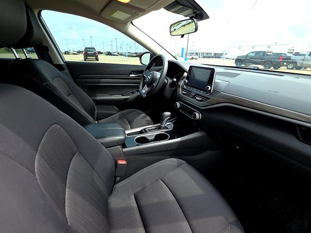 Used 2024 Nissan Altima 2.5 SV FWD image 16