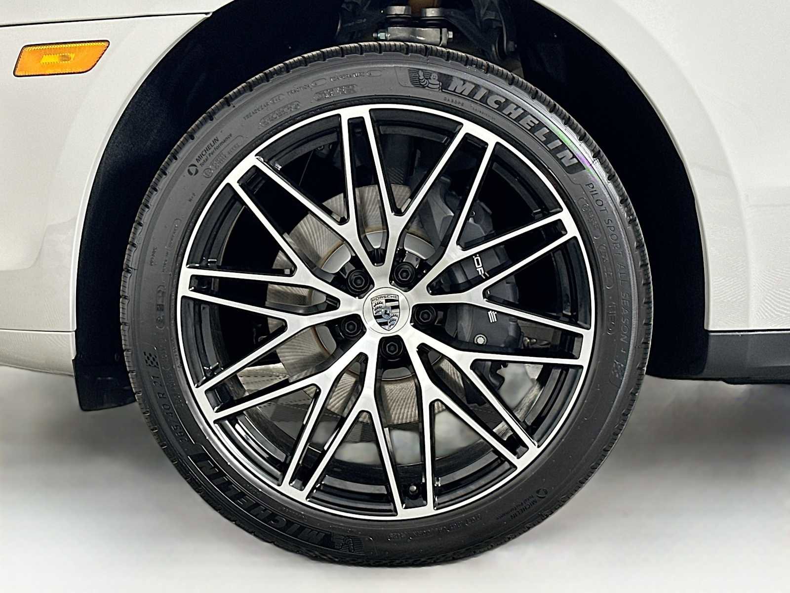 New 2025 Porsche Macan image 32