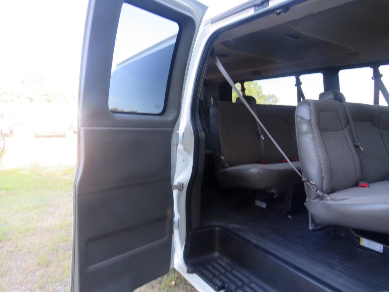 Used 2011 Chevrolet Express 3500 LS RWD image 19