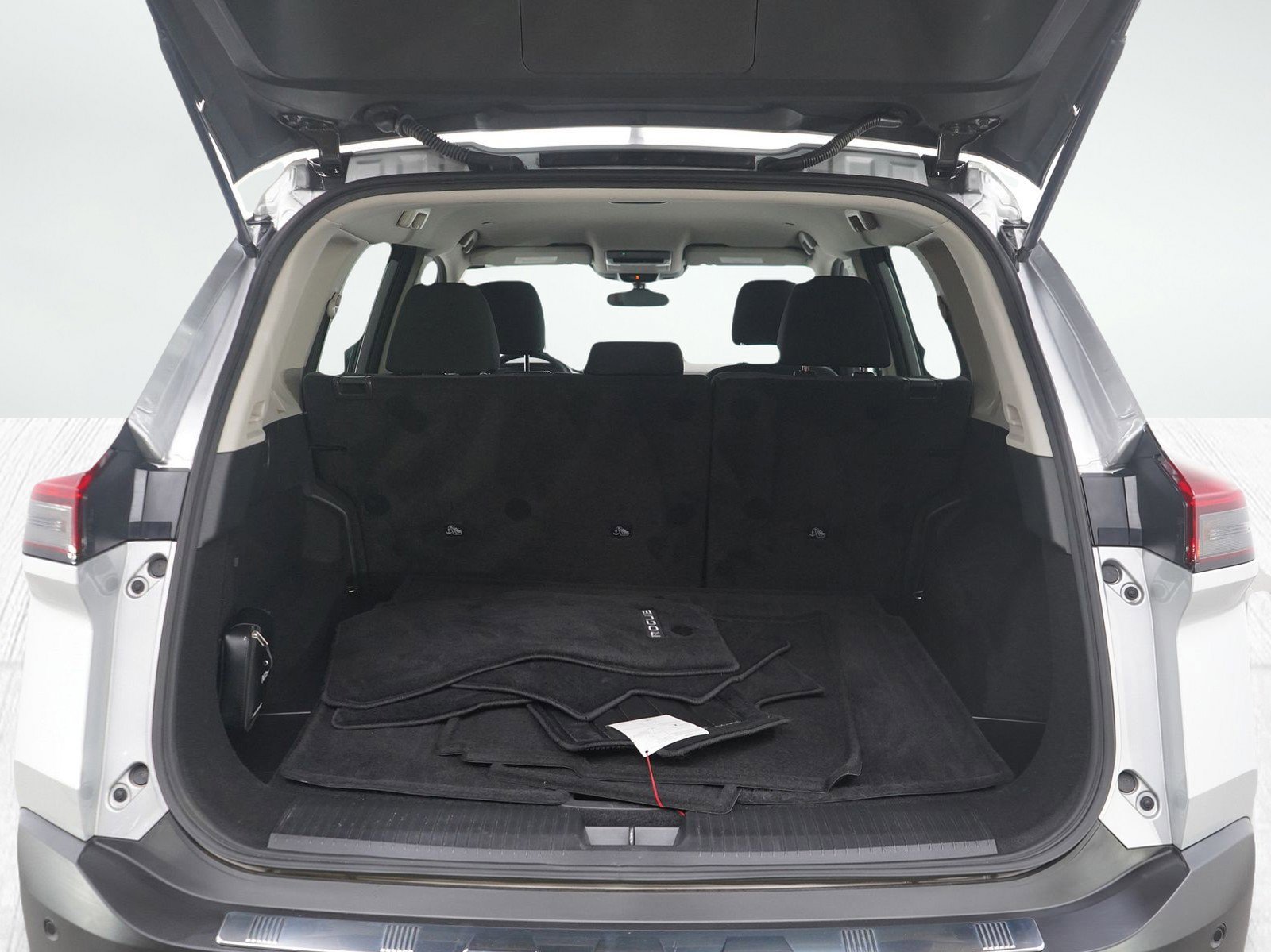 Used 2022 Nissan Rogue SV image 16