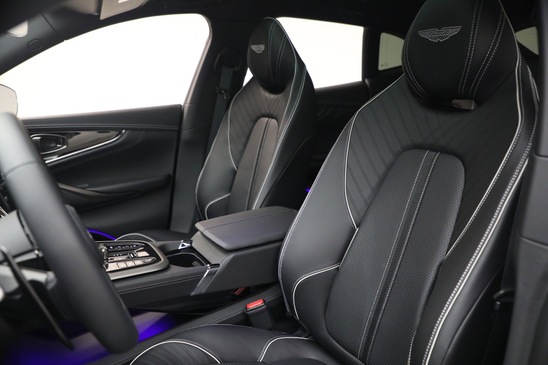 New 2026 Aston Martin DBX 707 image 21