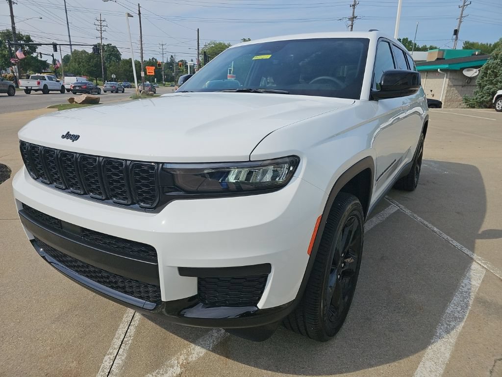 Certified 2025 Jeep Grand Cherokee L Altitude AWD/4WD image 7