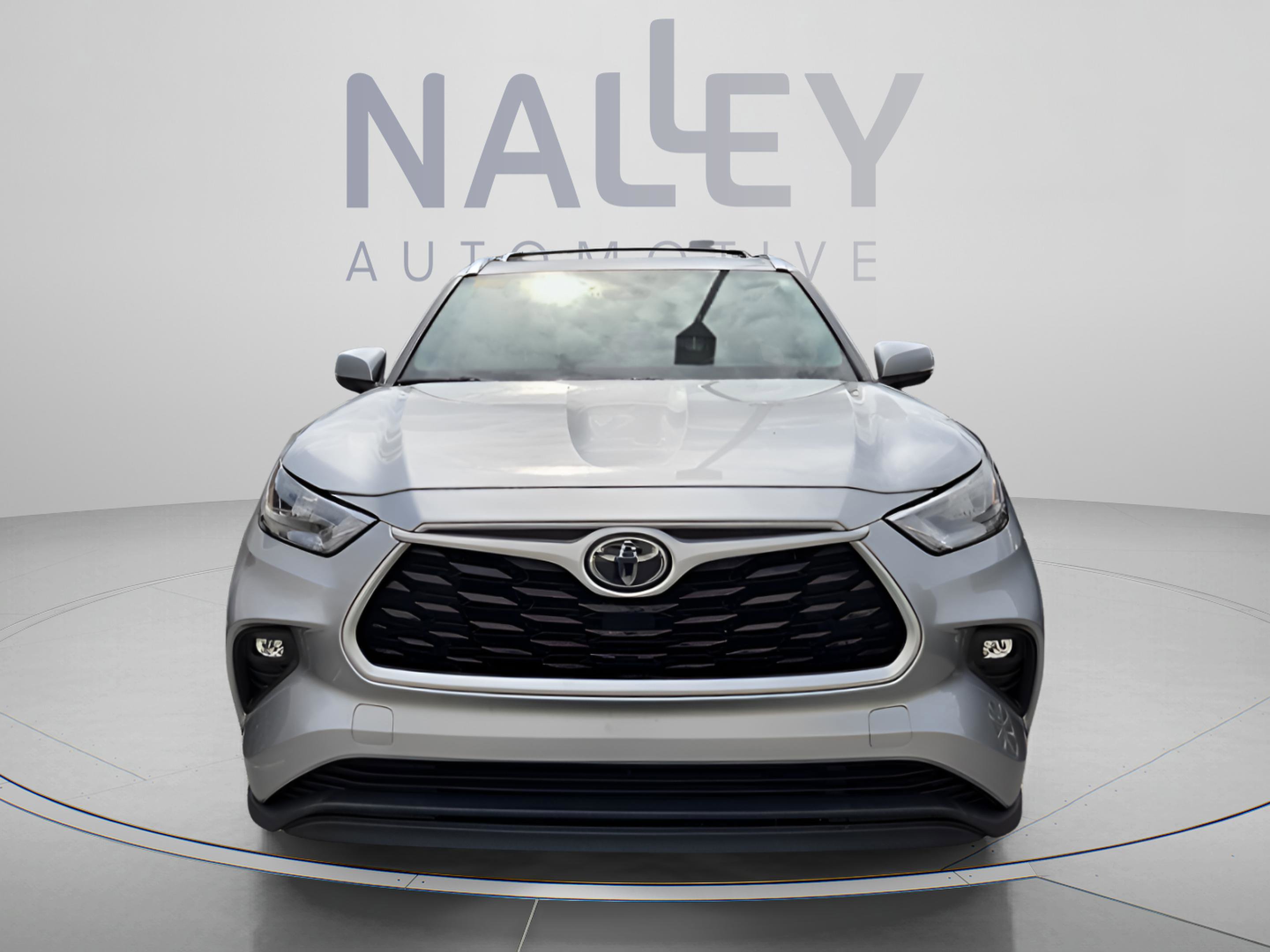 Used 2020 Toyota Highlander XLE image 5